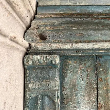 Maison D'or-vert : Atelier Of Medieval Goldsmith
