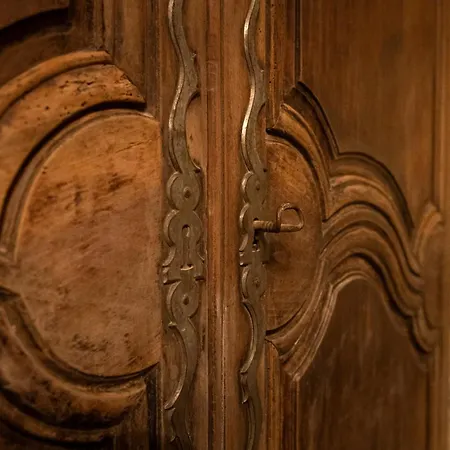 Maison D'or-vert : Atelier Of Medieval Goldsmith