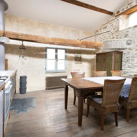 Maison D'or-vert : Atelier Of Medieval Goldsmith