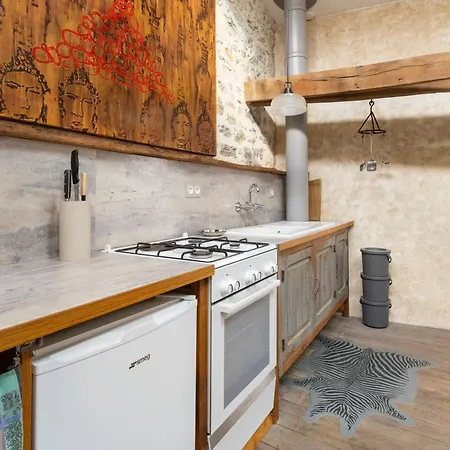 Maison D'or-vert : Atelier Of Medieval Goldsmith Сasa de vacaciones *