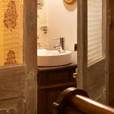 Maison D'or-vert : Atelier Of Medieval Goldsmith Сasa de vacaciones