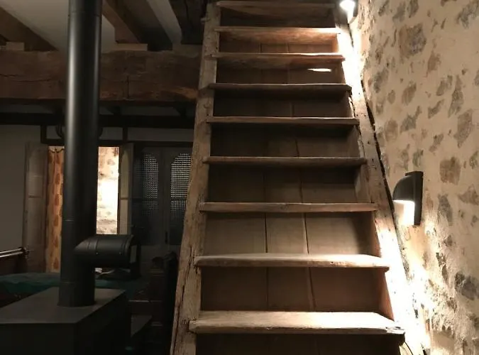 Maison D'or-vert : Atelier Of Medieval Goldsmith