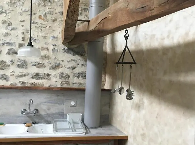 Maison D'or-vert : Atelier Of Medieval Goldsmith