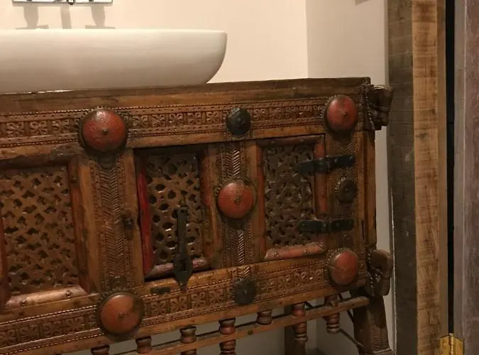 Maison D'or-vert : Atelier Of Medieval Goldsmith 펜션 *