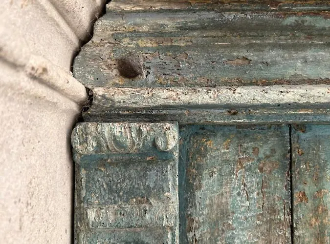 Maison D'or-vert : Atelier Of Medieval Goldsmith