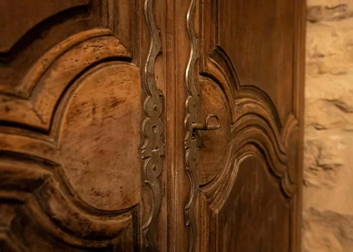 Maison D'or-vert : Atelier Of Medieval Goldsmith