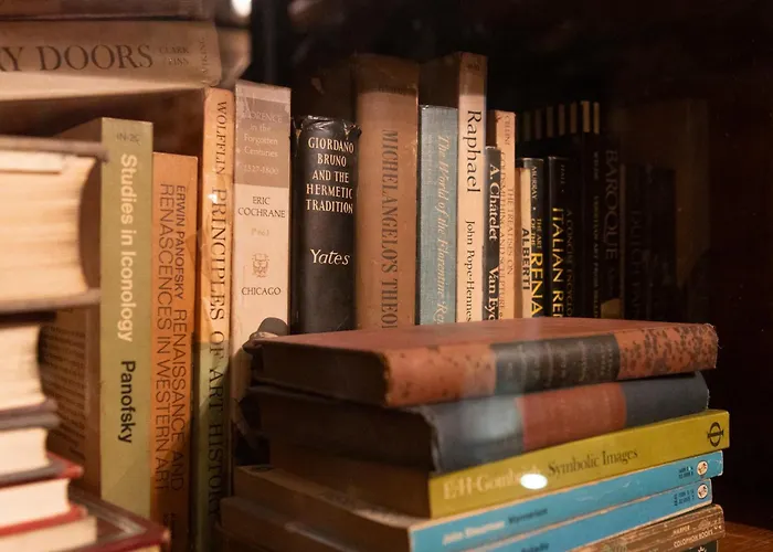 Maison D'or-vert : Atelier Of Medieval Goldsmith *