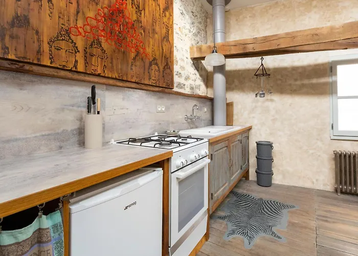 Maison D'or-vert : Atelier Of Medieval Goldsmith Hébergement de vacances *